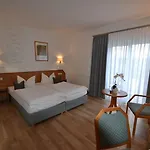 Hotel & Restaurant Zur Linde 3*