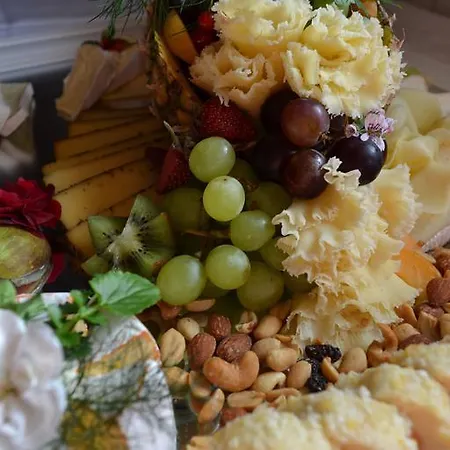 & Restaurant Zur Linde 프라이탈