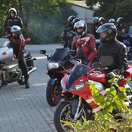 & Restaurant Zur Linde 호텔 3*