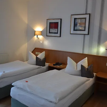 호텔 & Restaurant Zur Linde 3*