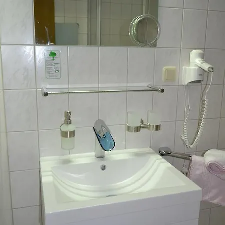 & Restaurant Zur Linde Hotel