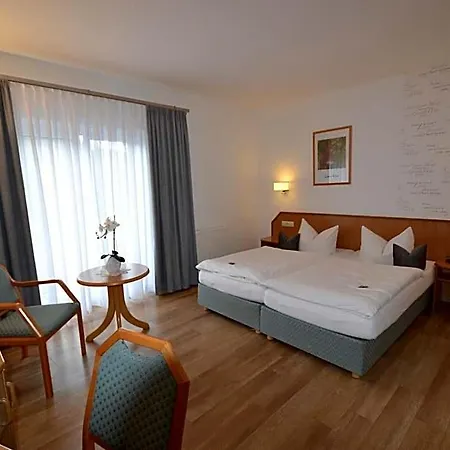 & Restaurant Zur Linde Ξενοδοχείο