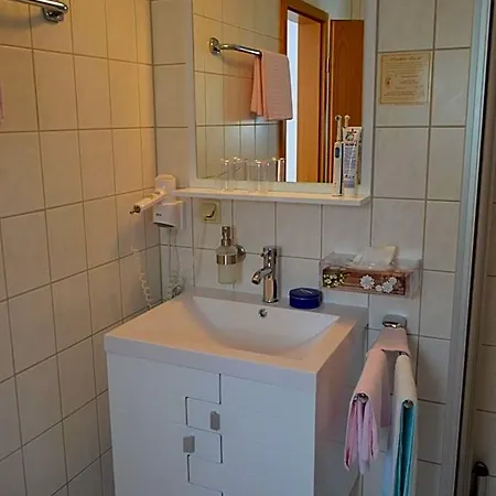 & Restaurant Zur Linde 3*