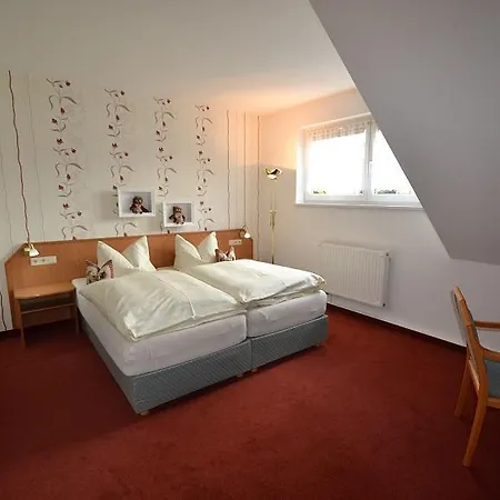 Hotel & Restaurant Zur Linde 3*