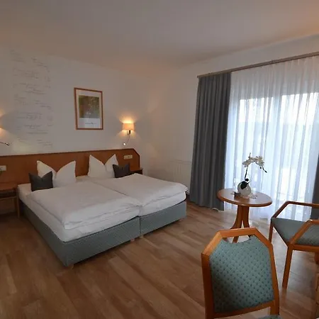 호텔 & Restaurant Zur Linde 3*