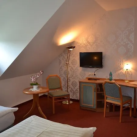 & Restaurant Zur Linde 프라이탈