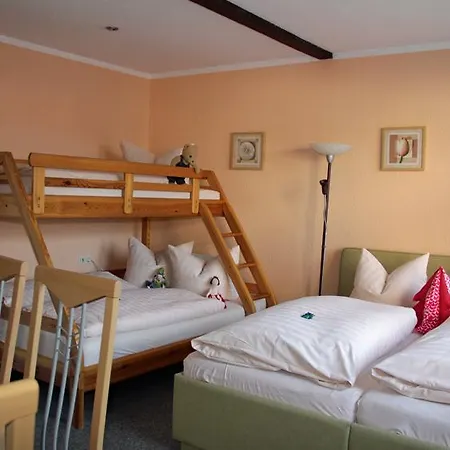 & Restaurant Zur Linde 프라이탈