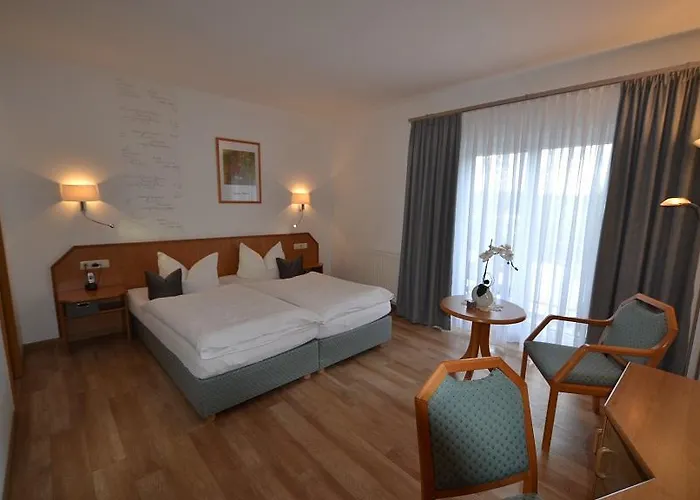 Hotel & Restaurant Zur Linde 3*